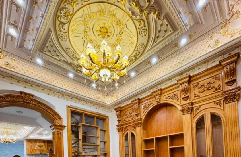 trần biệt thự trang trí mâm trần và phào chỉ dát vàng